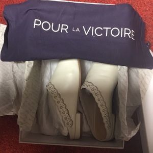 Pour La Victoire Gisellenl Pearl Studded Mule